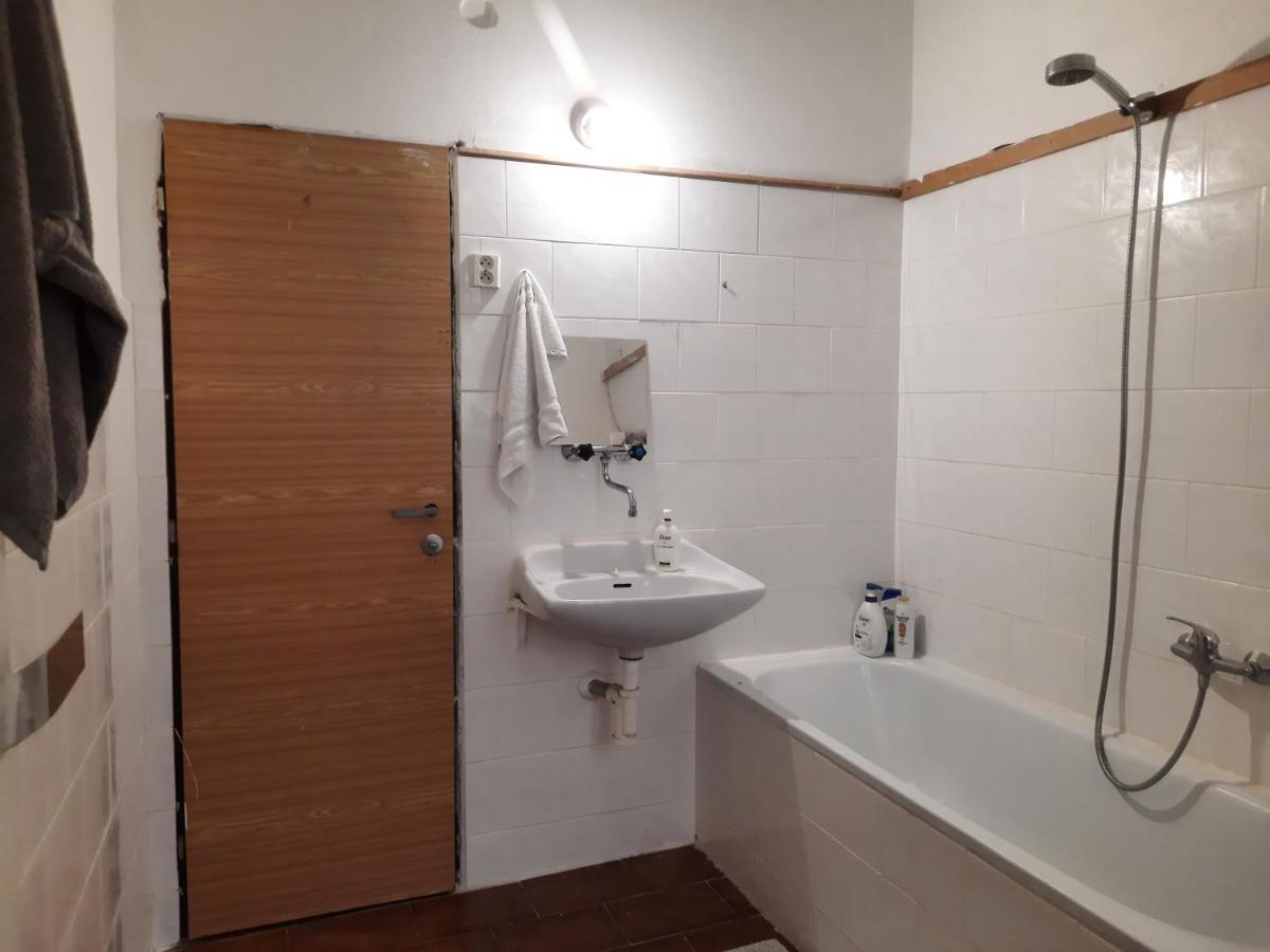Downtown Prague Minimalistic Room In Flatshare Exterior foto