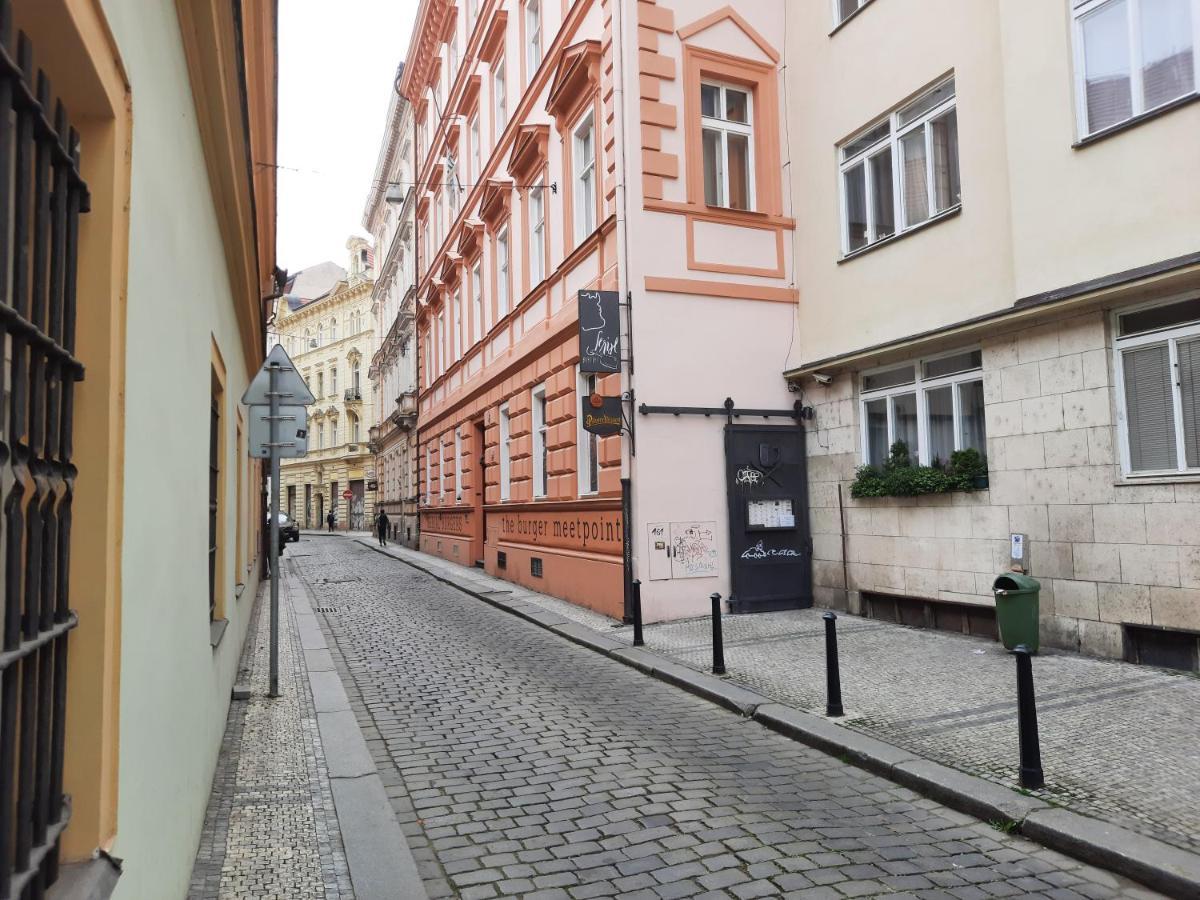 Downtown Prague Minimalistic Room In Flatshare Exterior foto
