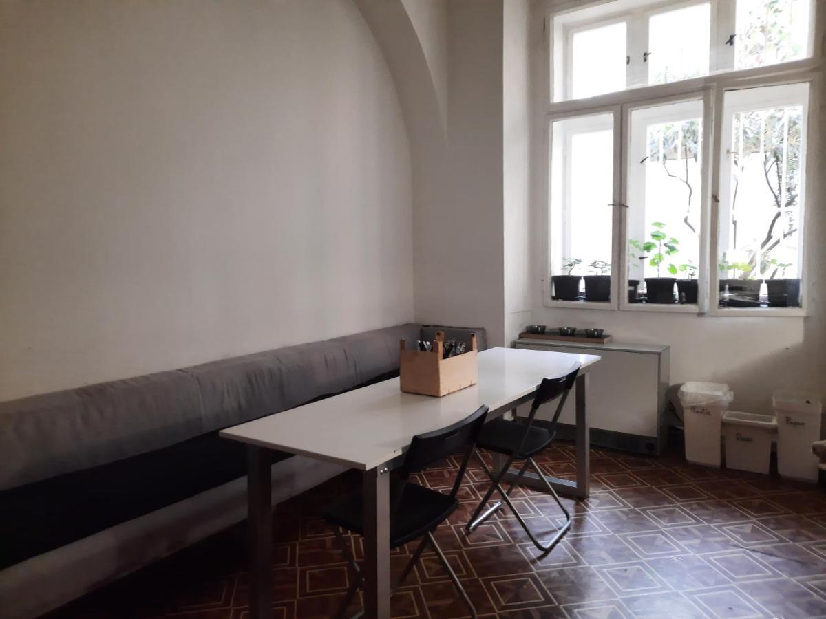 Downtown Prague Minimalistic Room In Flatshare Exterior foto