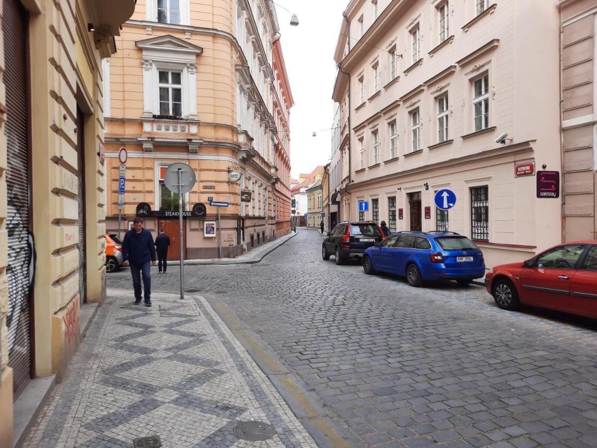 Downtown Prague Minimalistic Room In Flatshare Exterior foto