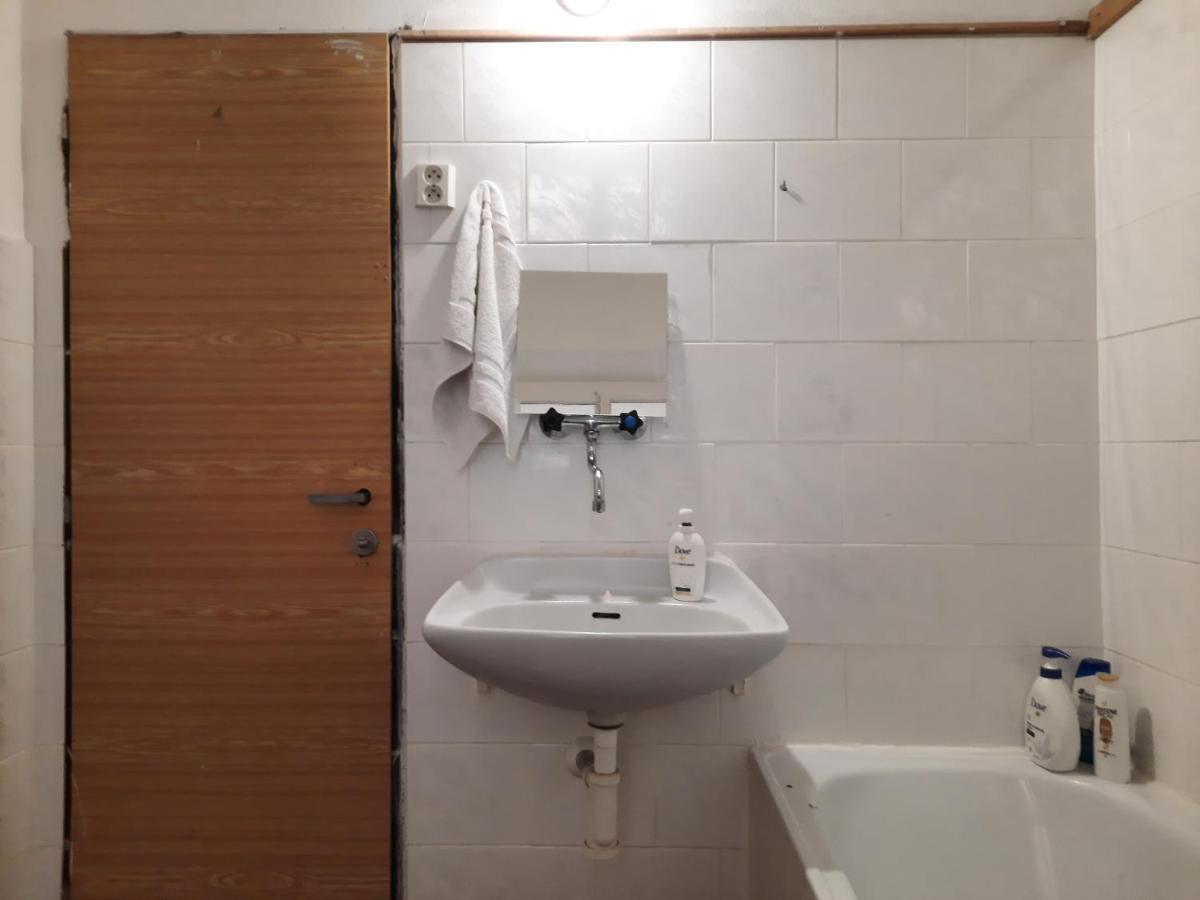 Downtown Prague Minimalistic Room In Flatshare Exterior foto